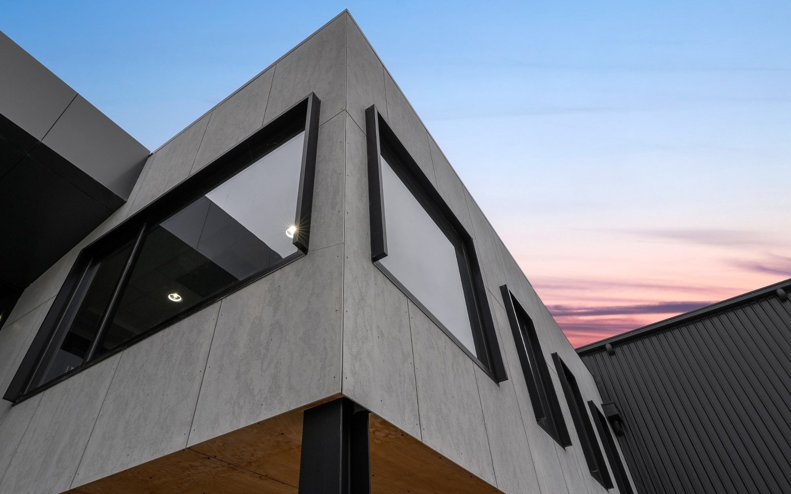 DLG Aluminum and Glazing combined office and manufacturing building 26 web edit