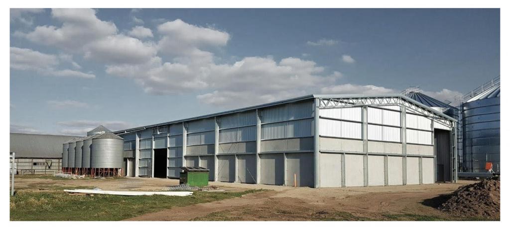 Bulk storage shed