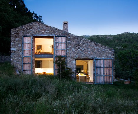 Off Grid Home in Extremadura by Ãbaton