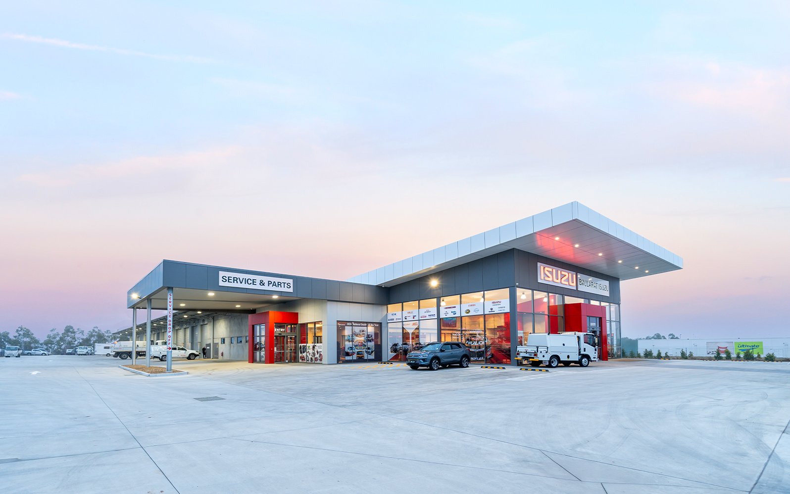 Front view of the Isuzu Ballarat commercial steel building designed and constructed by Central Steel Build, featuring modern architectural steelwork and service entry.