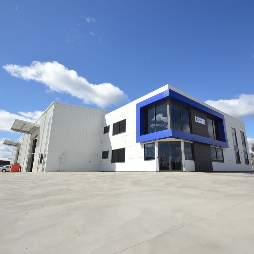 Office and manufacturing building