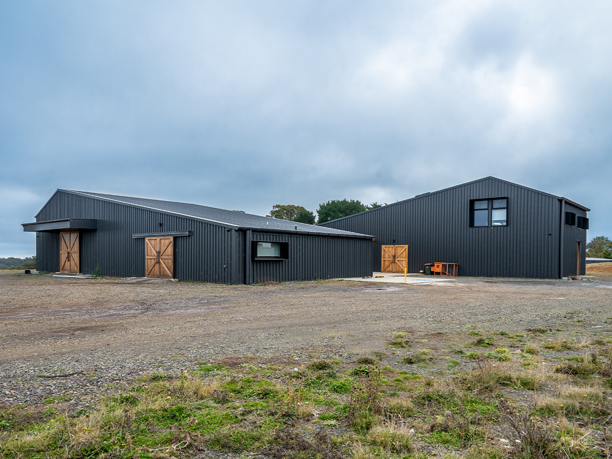 Phillip Moraghan combined tasting and brewery building