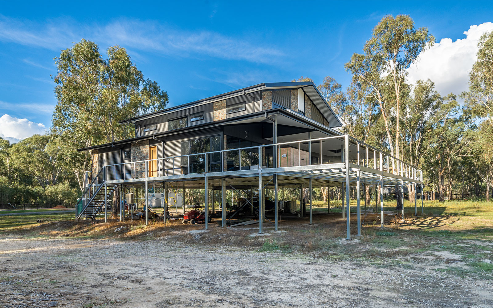 John Teunon architectural portal framed house