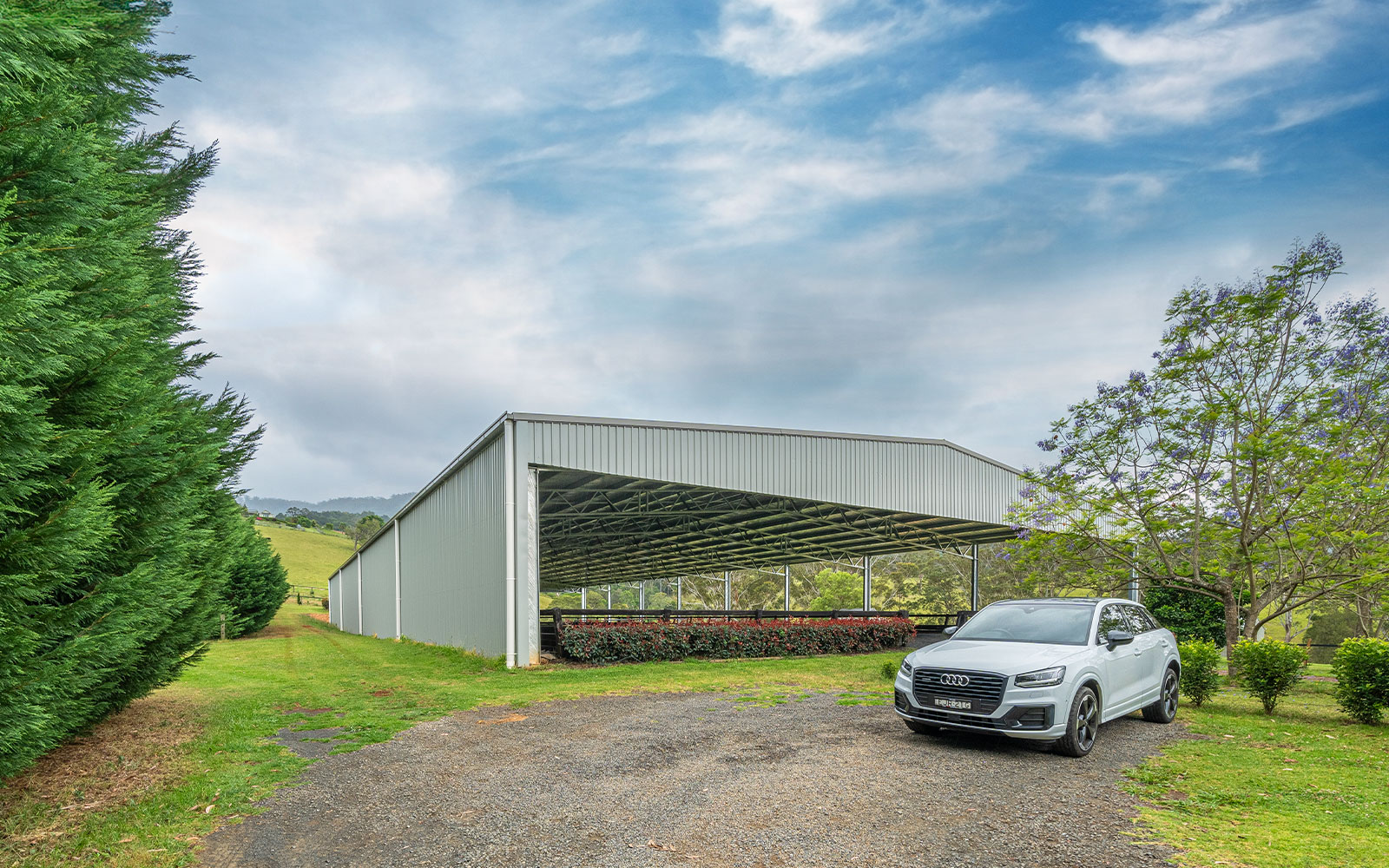 Indoor horse shed arena