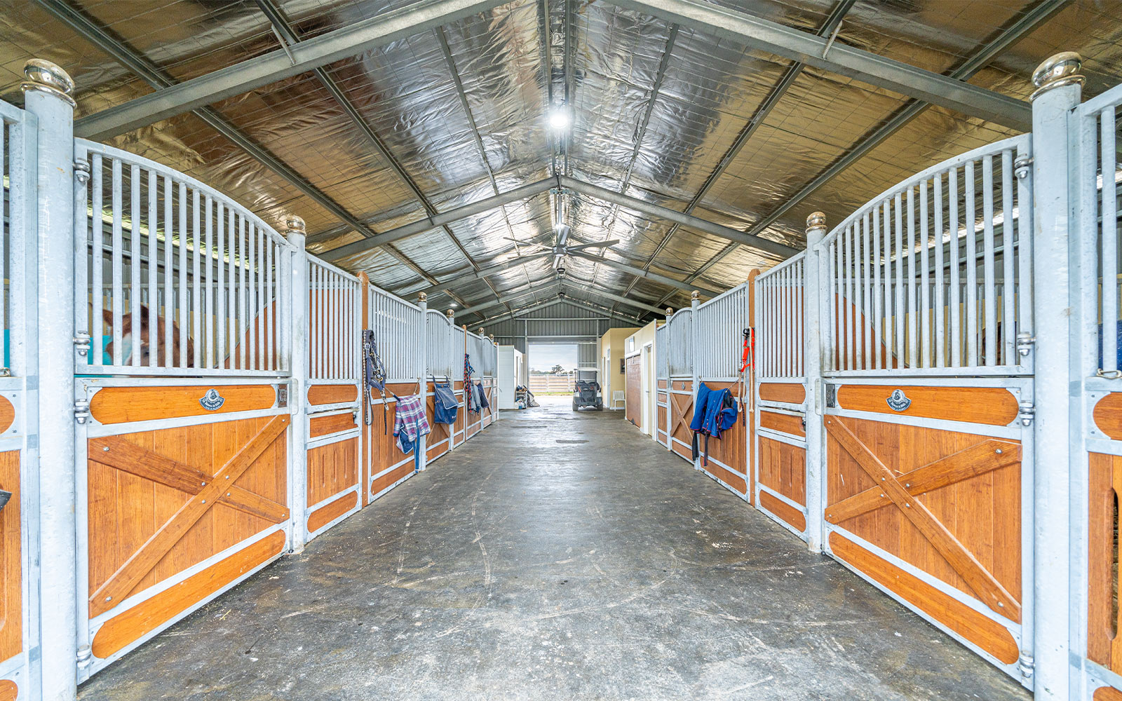 Skansen Park Stud combined indoor arena and stable complex