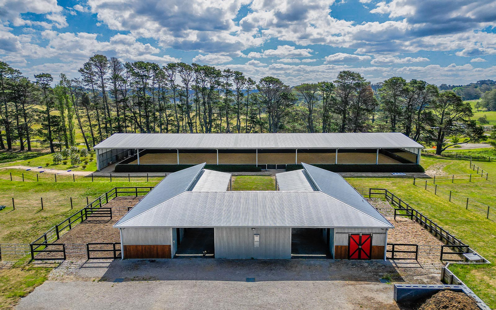 Tig Lungerhausen indoor arena and stable complex