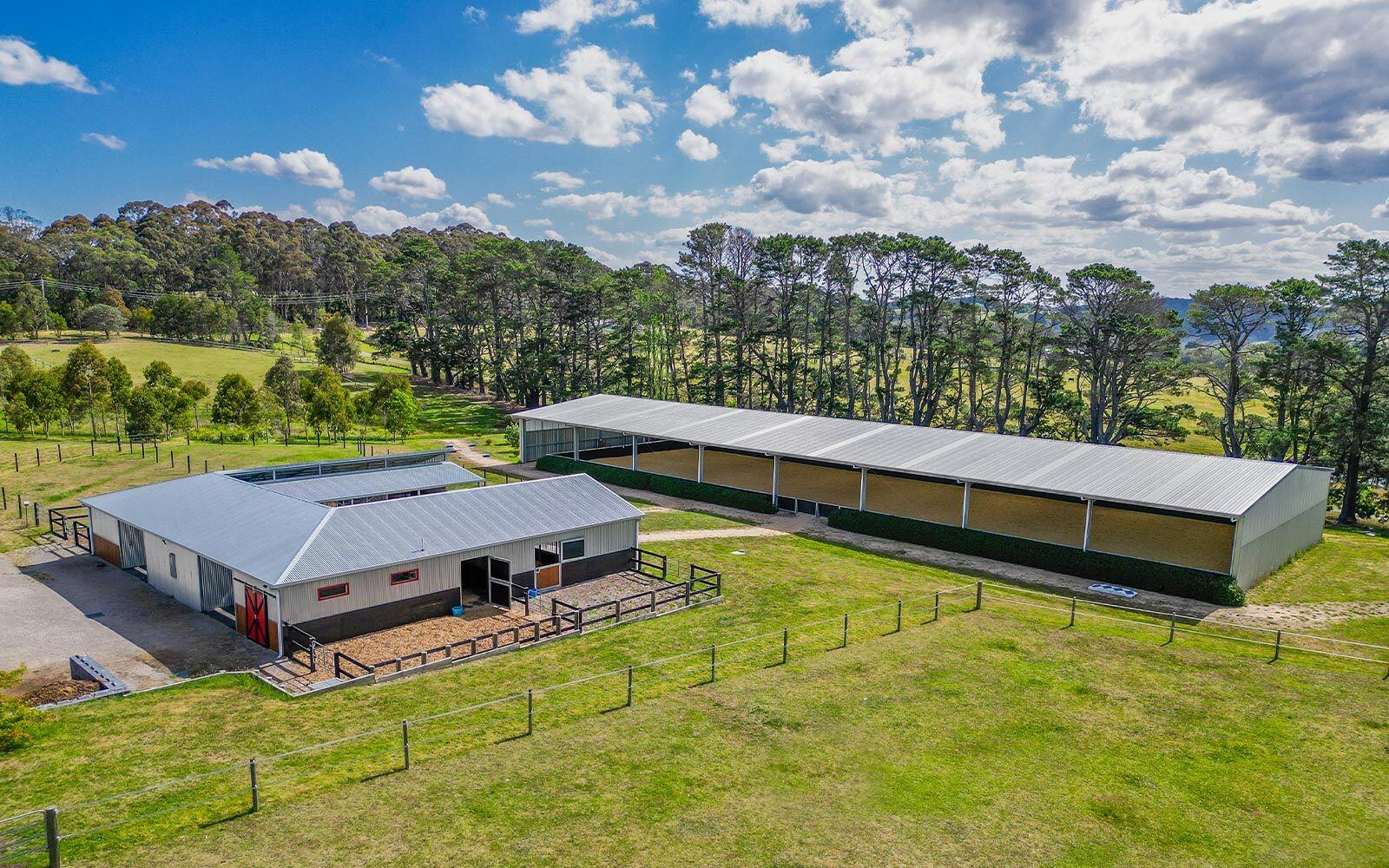 Tig Lungerhausen stable complex and horse arena