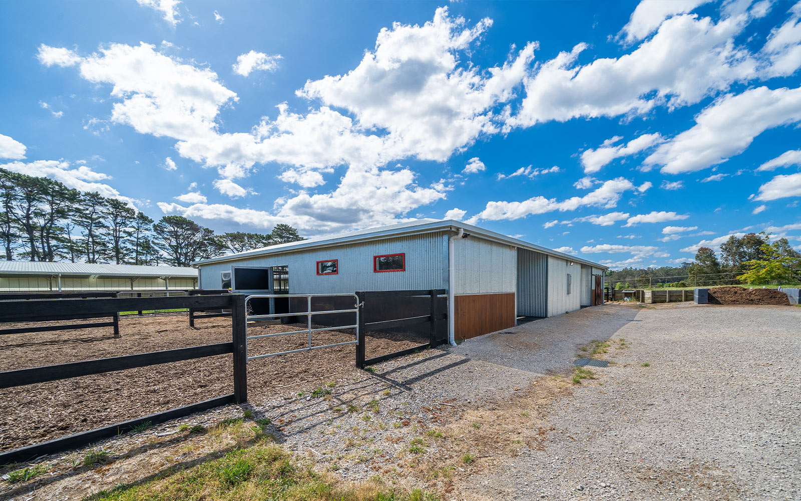 Tig Lungerhausen stable complex