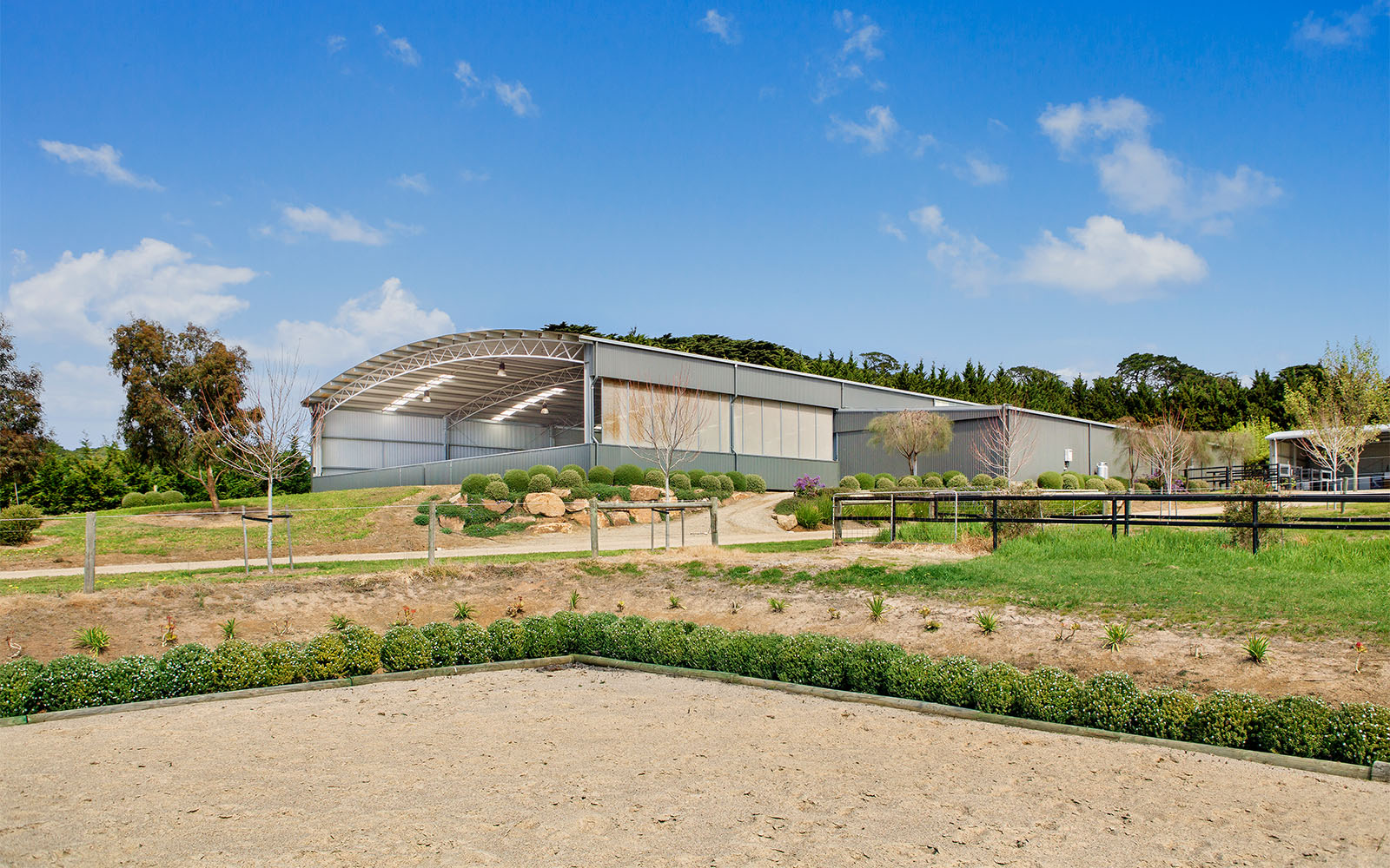 Warren Joel combined indoor arena and stable complex 21_tile
