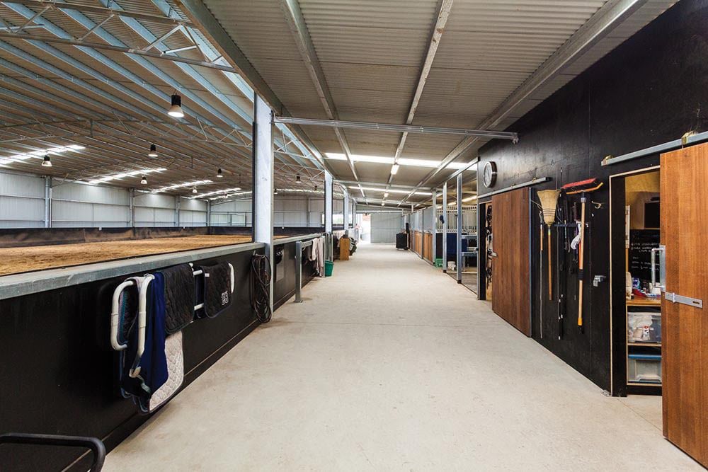 Combined indoor and stable complex