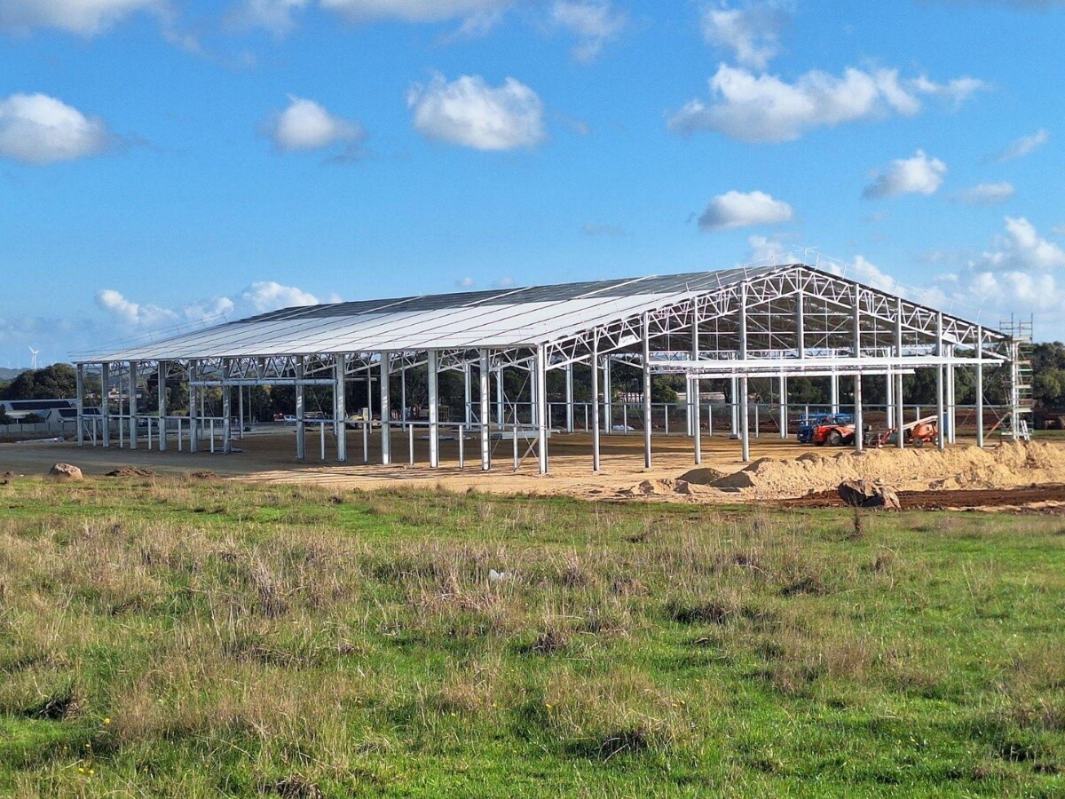 Agricultural bulk storage shed