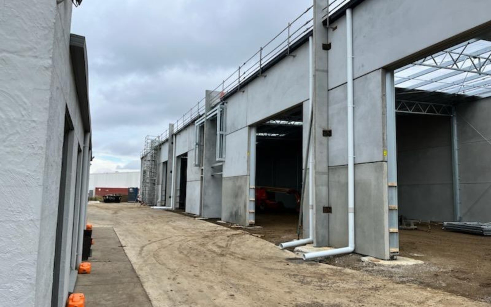 MKM Construction – combined office and warehouse 03