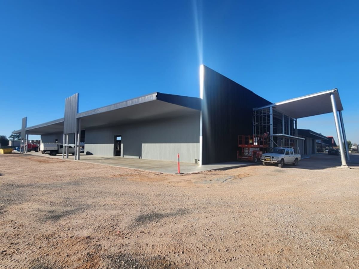 Combined showroom and workshop