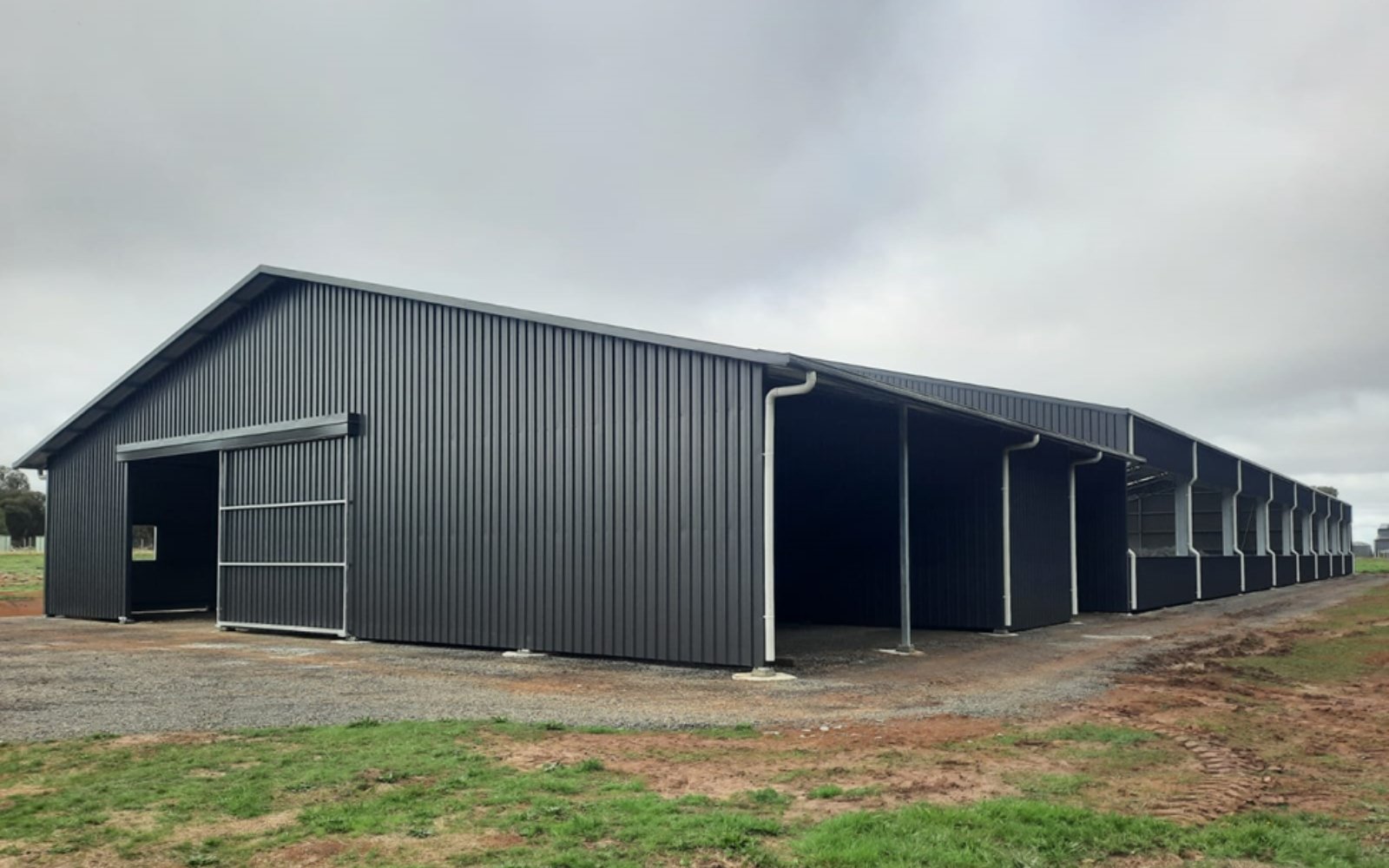 Brian Scholes indoor arena and stables