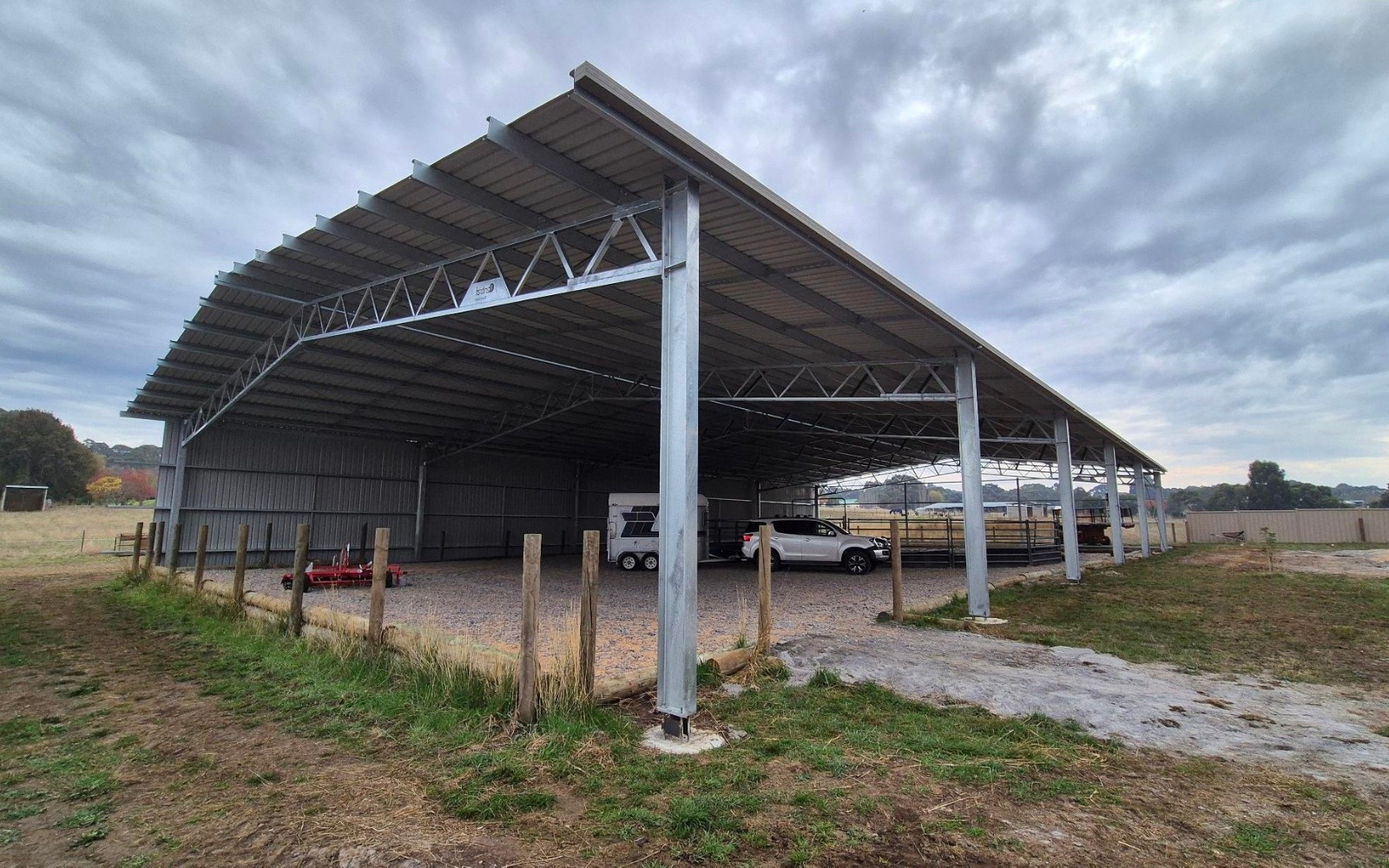 Overbook Warmbloods – indoor dressage arena
