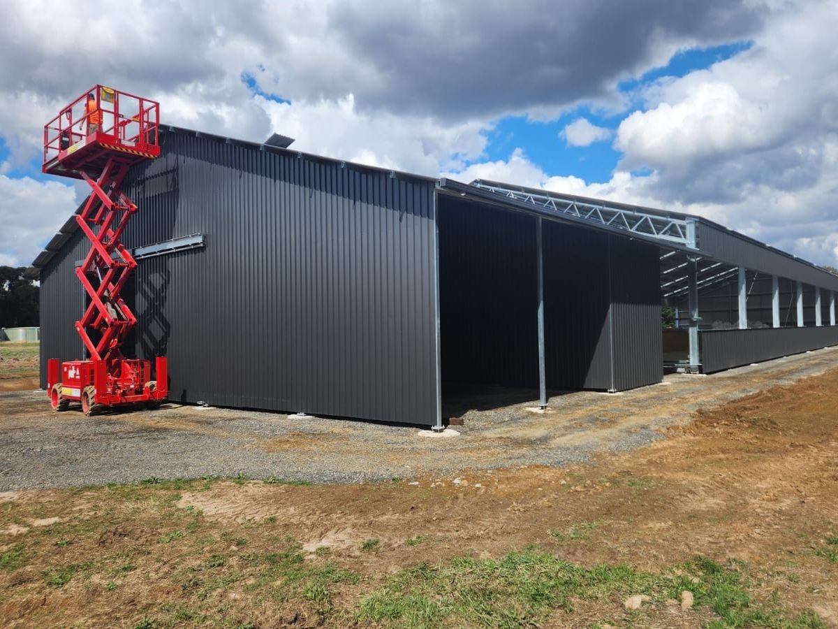 Brian Scholes indoor arena and stables