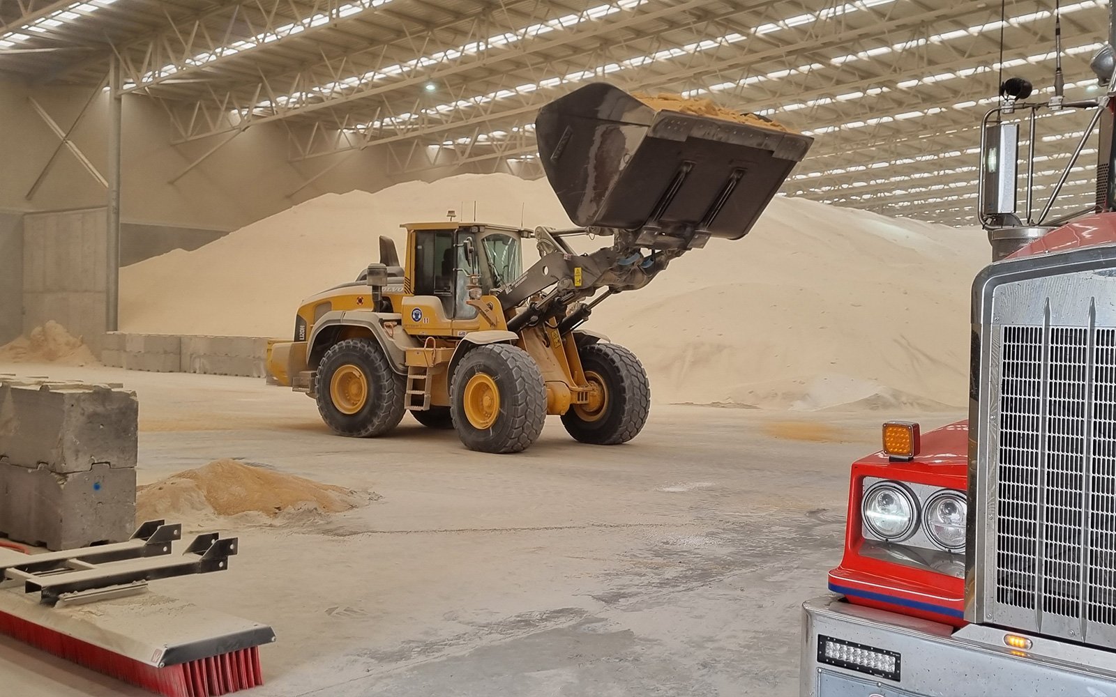 Bulk storage shed