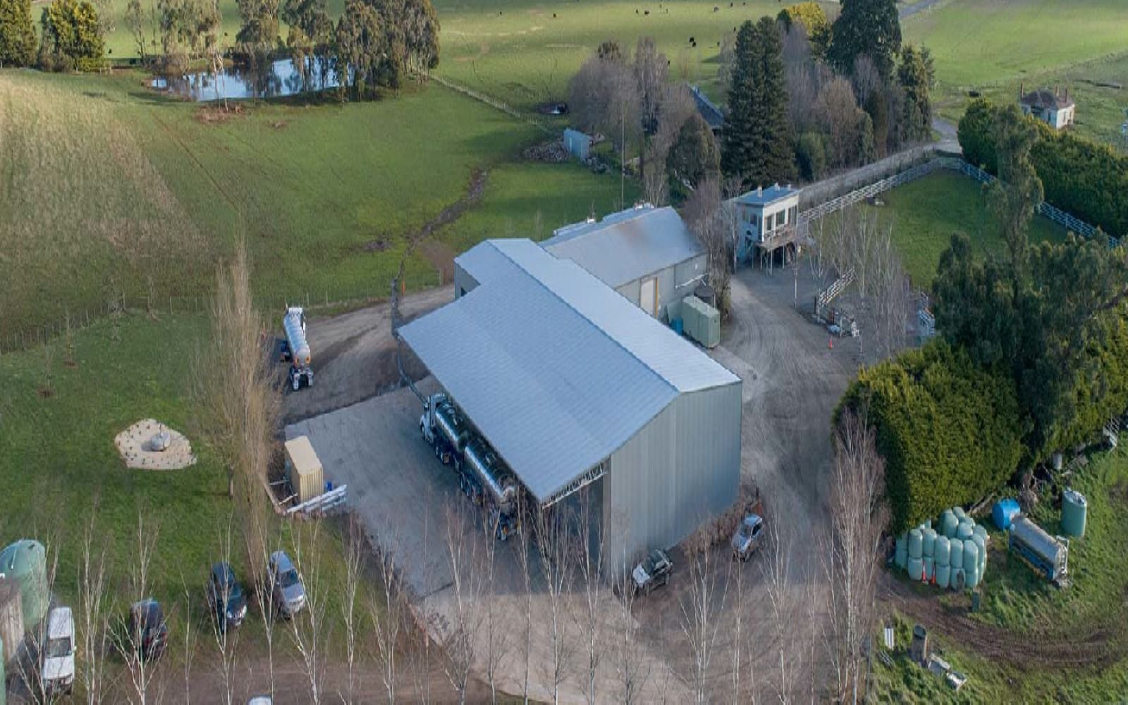 Black Mount machinery shed