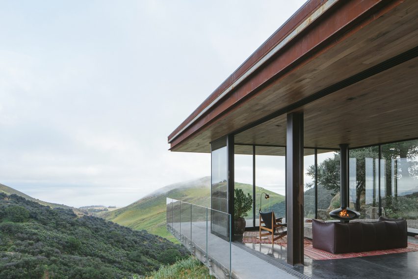 Off-Grid Guest House by Anacapa Architecture